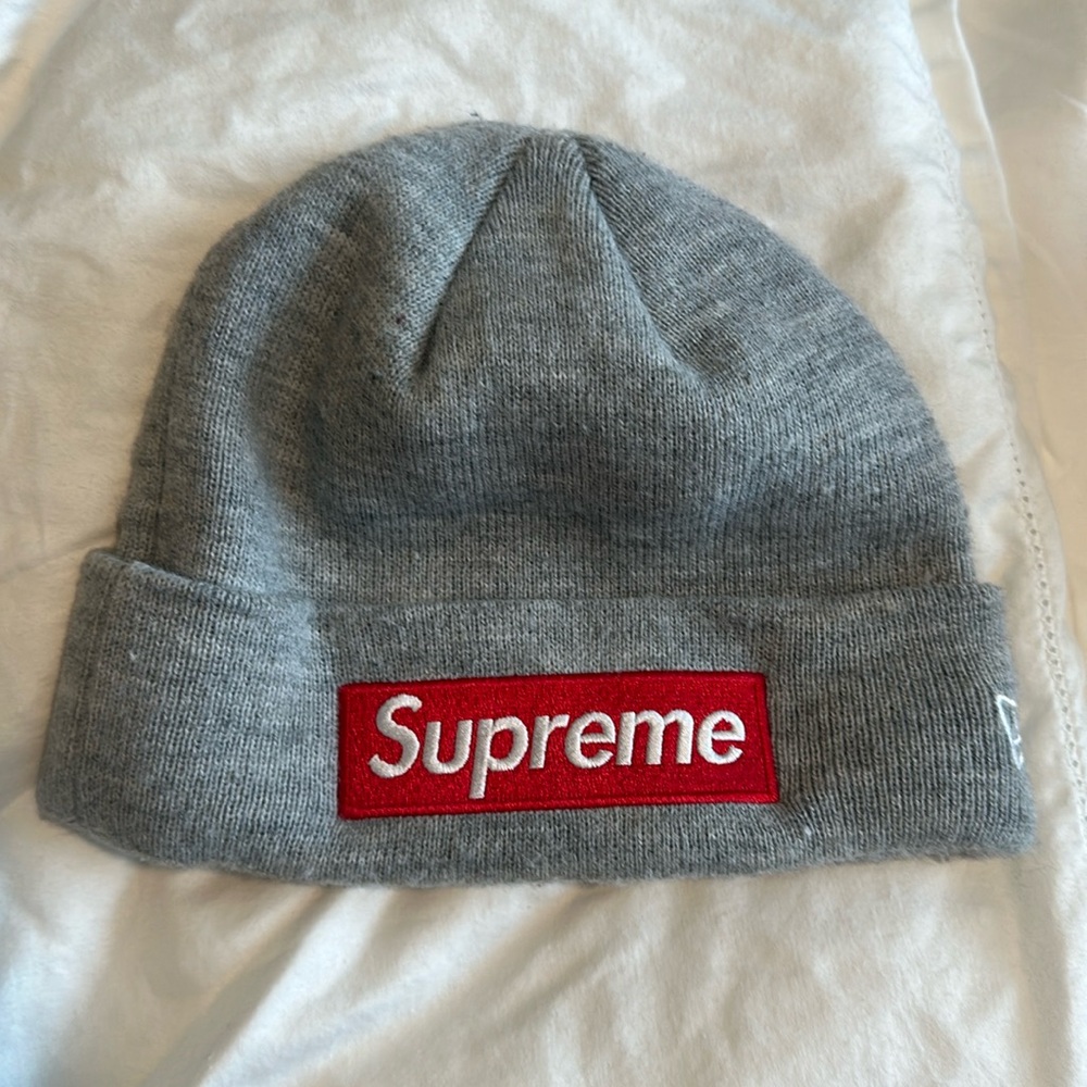 Supreme box logo beanie used slightly